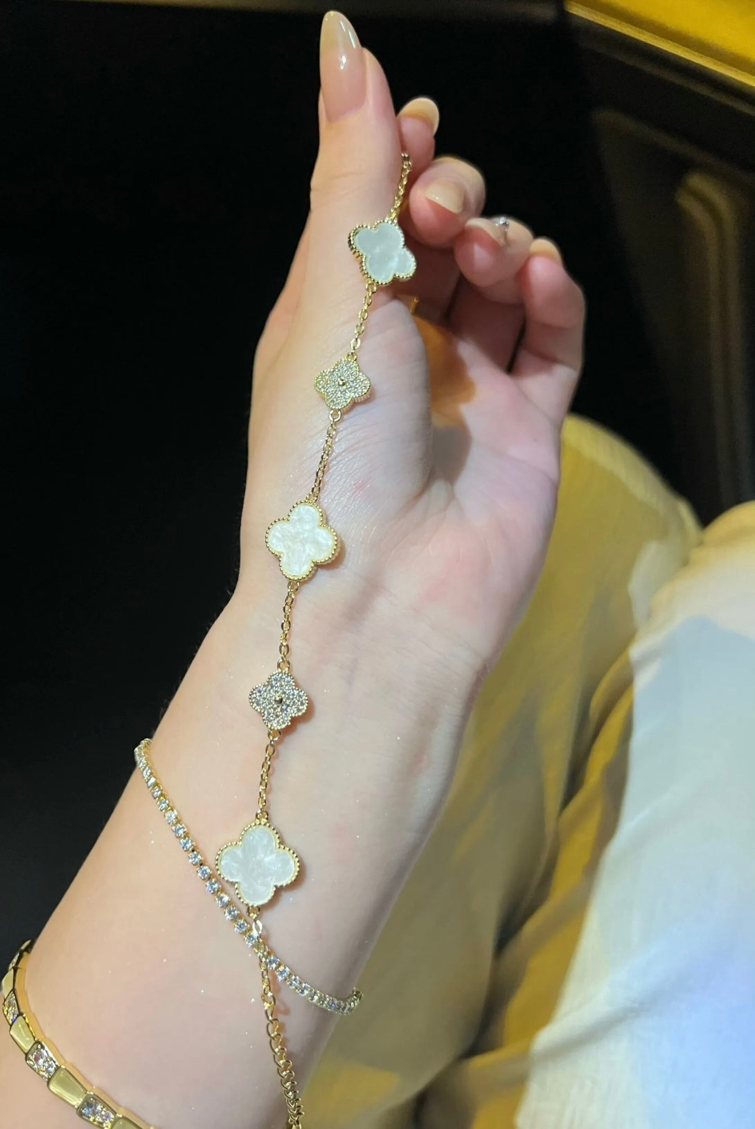 A Dainty White & Silver Gold Clover Bracelet